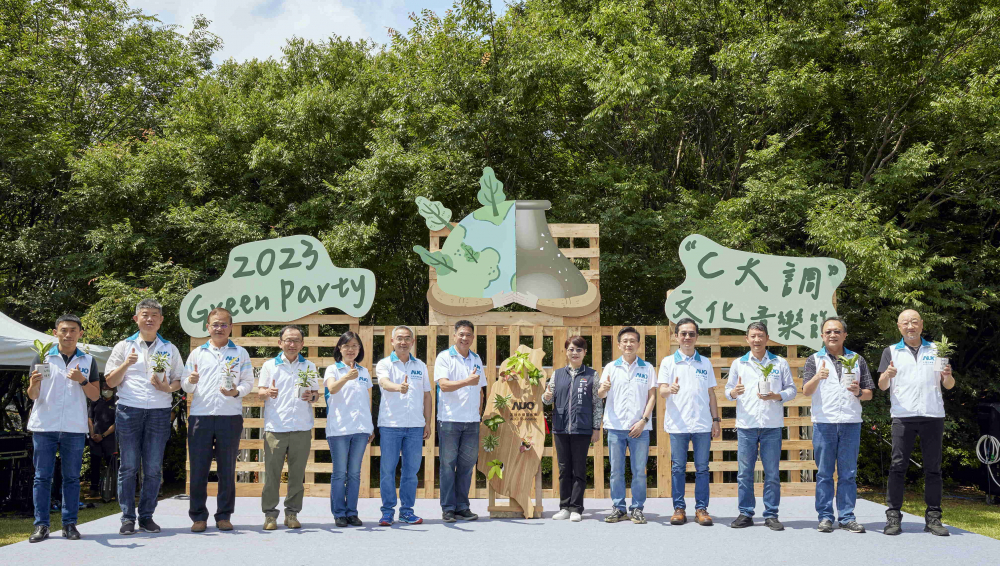 友達光電攜手供應商夥伴及台中市政府，共同倡議及推廣加樹減塑、節能減碳的淨零綠生活