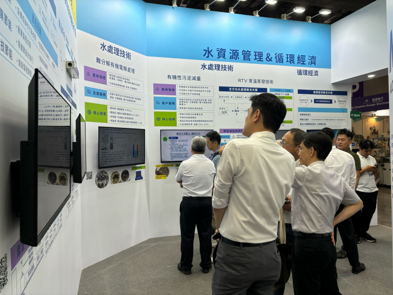 友達以深厚的智慧製造經驗發展永續戰略，積極延伸價值鏈，轉化成可供外界使用的綠色智慧服務，進軍SEMICON Taiwan 2024，提供半導體產業鏈打造AI世代的永續即戰力。